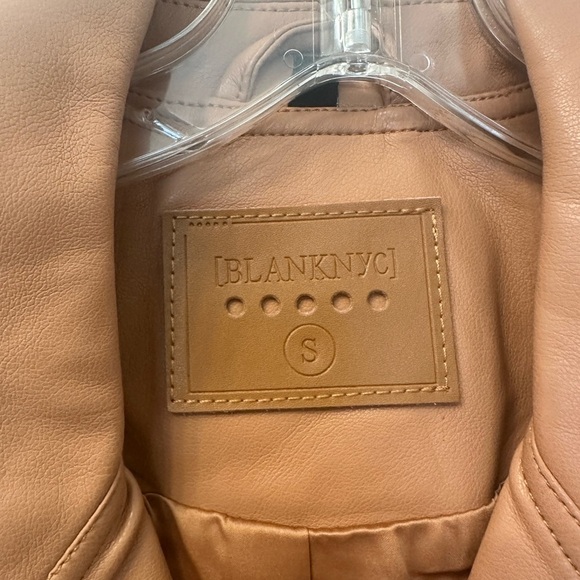 BLANK NYC Moto Jacket Vegan Faux Leather Camel Tan Size Small Thick Skin NWT - Picture 13 of 16